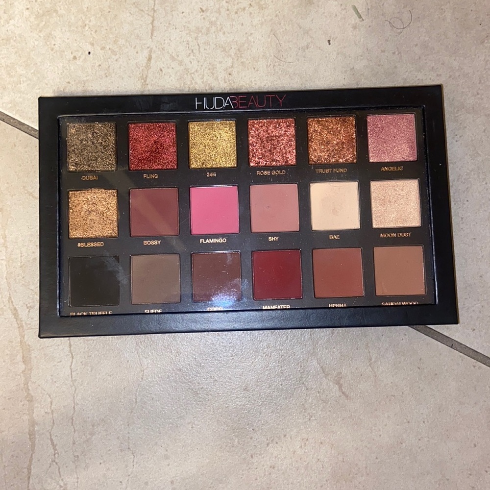 Huda beauty rose gold edition